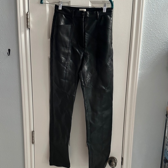 Aritzia Wilfred Rebel Vegan Pant Black Trendy Classic Fall Back to School size 4 - Picture 3 of 11